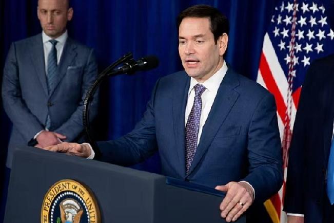 1月8日，鲁比奥对媒体说:“美国总统为三军统帅，按照《战争权力决议》、《国家紧急