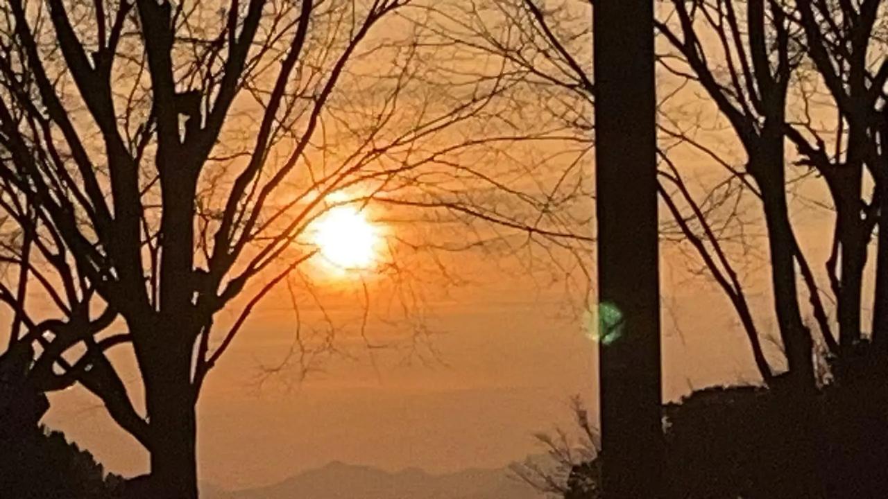 美丽千岛湖的晚霞。
今天天气晴好，晚霞也是异常美丽。
一路走来一路拍照，留下没有