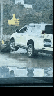 车大就是硬气，直接推开