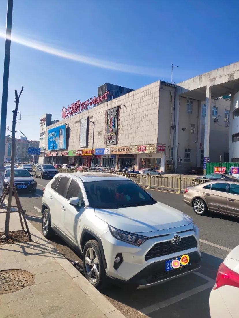 RAV4荣放2022款2.0L CVT两驱风尚PLUS版
裸车价：17.78万