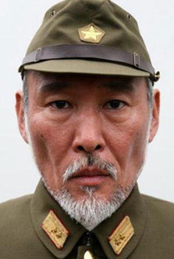 打死都不敢信！68岁日本演员平田康之，在中国演完731头号恶魔石井四郎，刚回日本