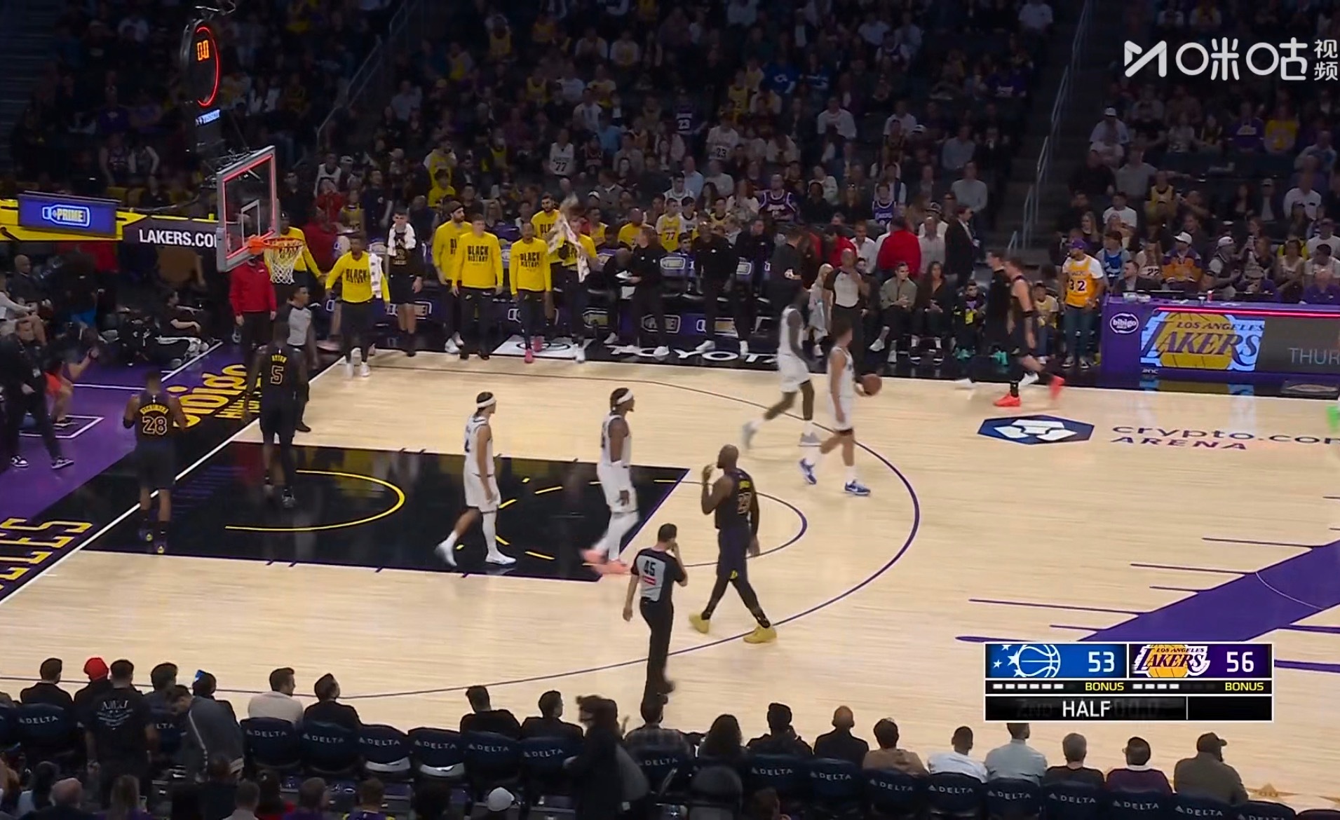 湖人半场领先魔术3分 