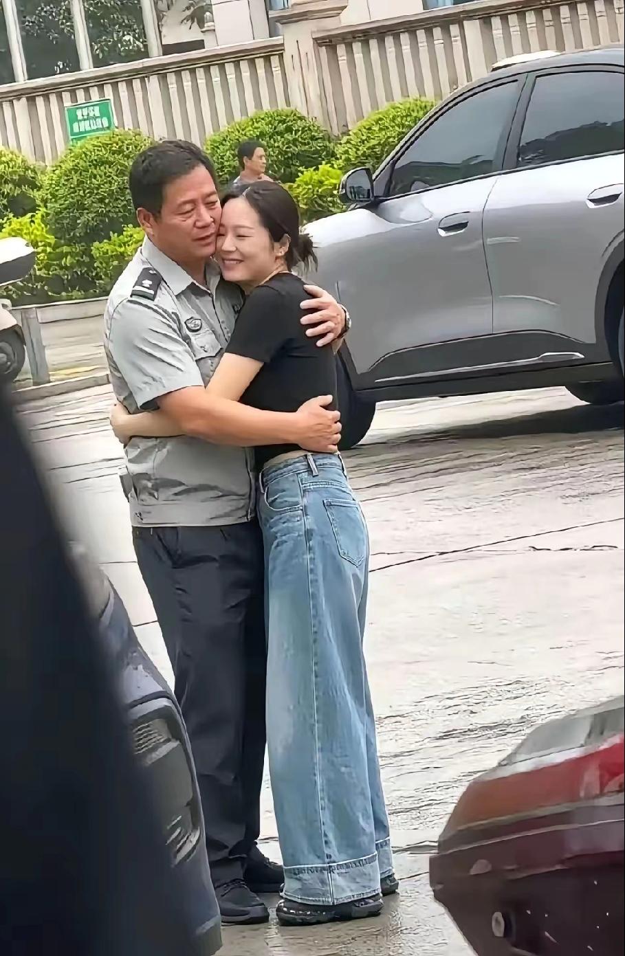 AI要管管了，现在AI太吓人了！
不然以后真的会惹出大麻烦来！
一巴掌删出的爱情