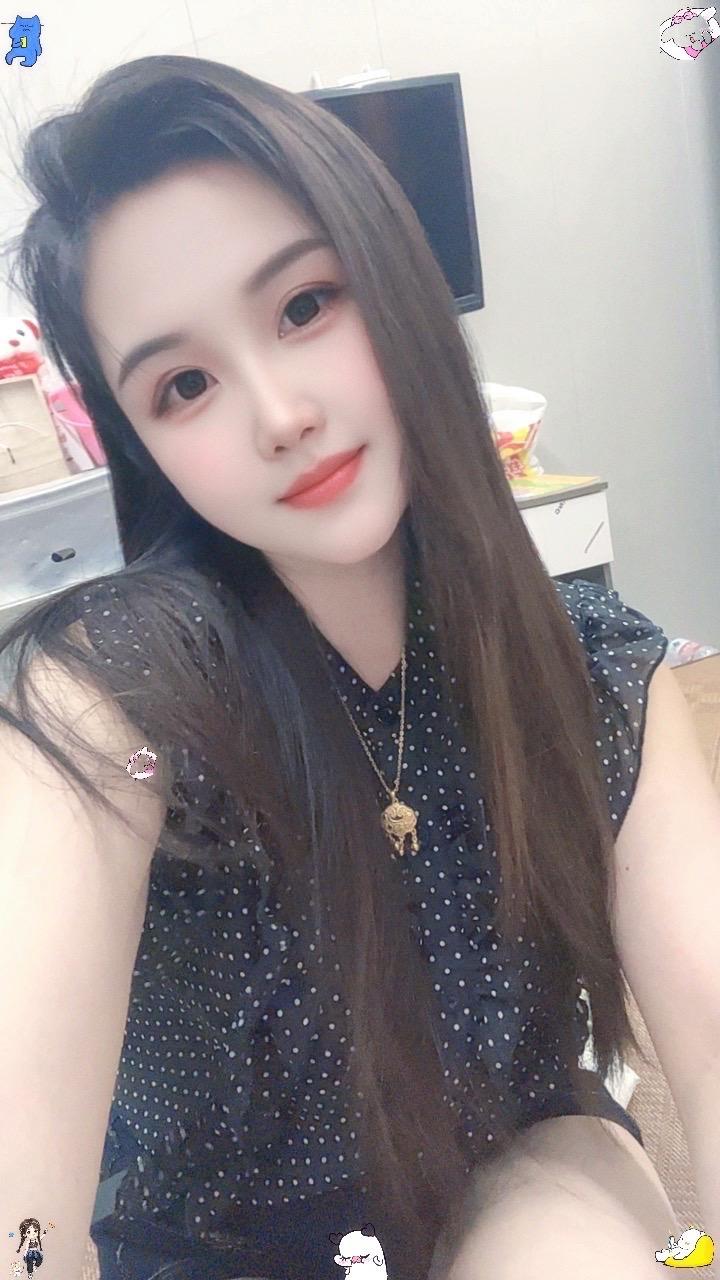 “曾经的笑，是一种心情，         现在的笑，只是一个表情而已…”