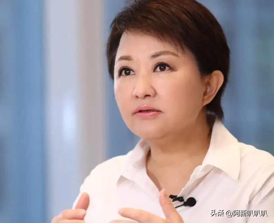 11月1日，郑丽文正式当上中国国民党的新主席，当天会场来了不少党内老前辈，马英九