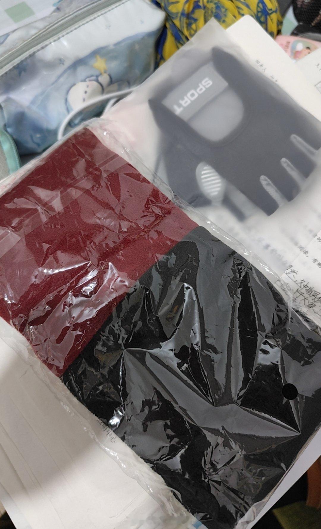 这就是传说中的安哥拉红吗？围脖和健身手套到了[太开心][太开心][太开心] 