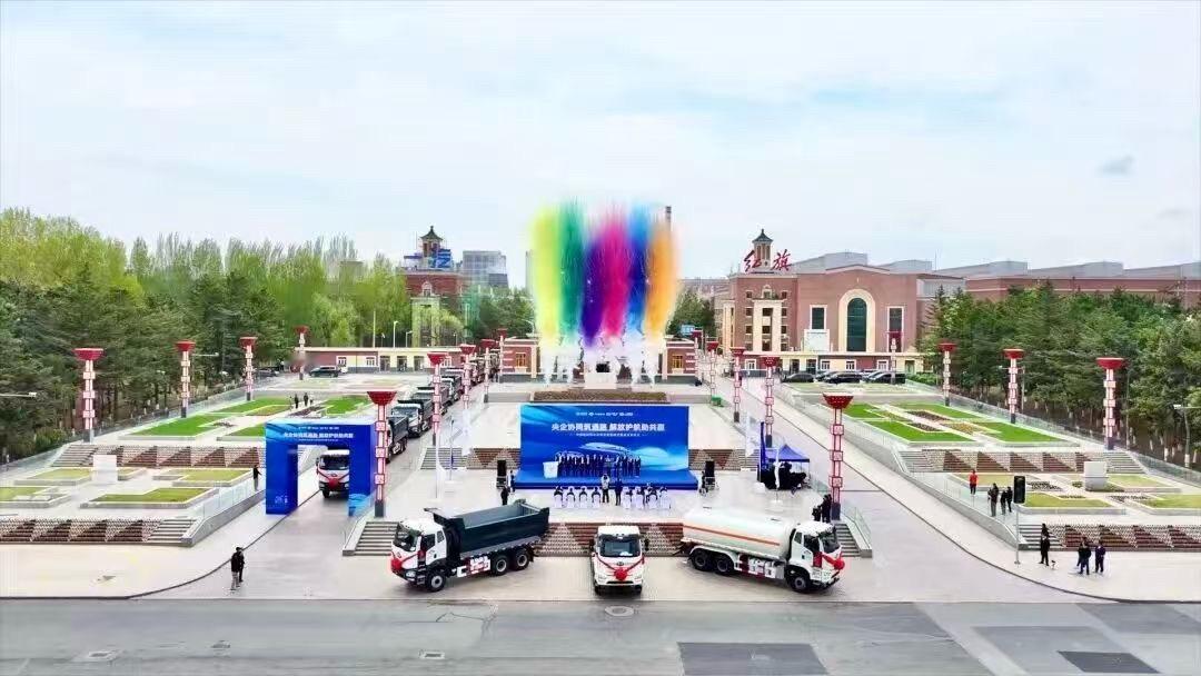 中国一汽 5月7日，中国路桥阿尔及利亚铁路项目集采车辆交车仪式在中国一汽一号门广