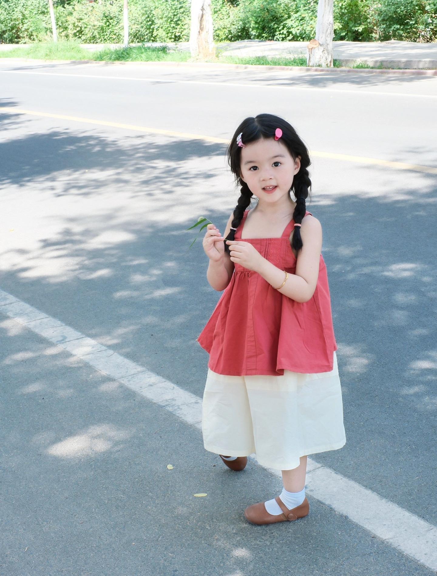 “只想把孩子培养成普通而又幸福的人”❤️。希望我的女儿👧 一眼看上去...