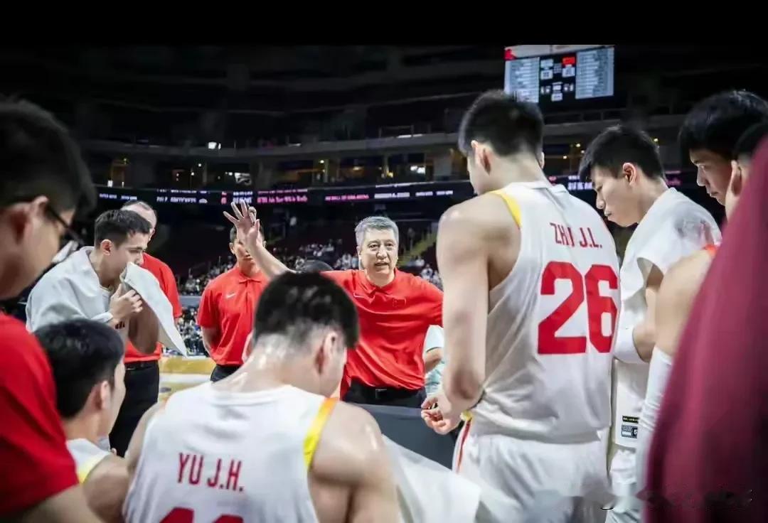 郭士强对于时下中国男篮贡献并不仅仅体现在成绩上，而是让外界看到这支球队的精气神不