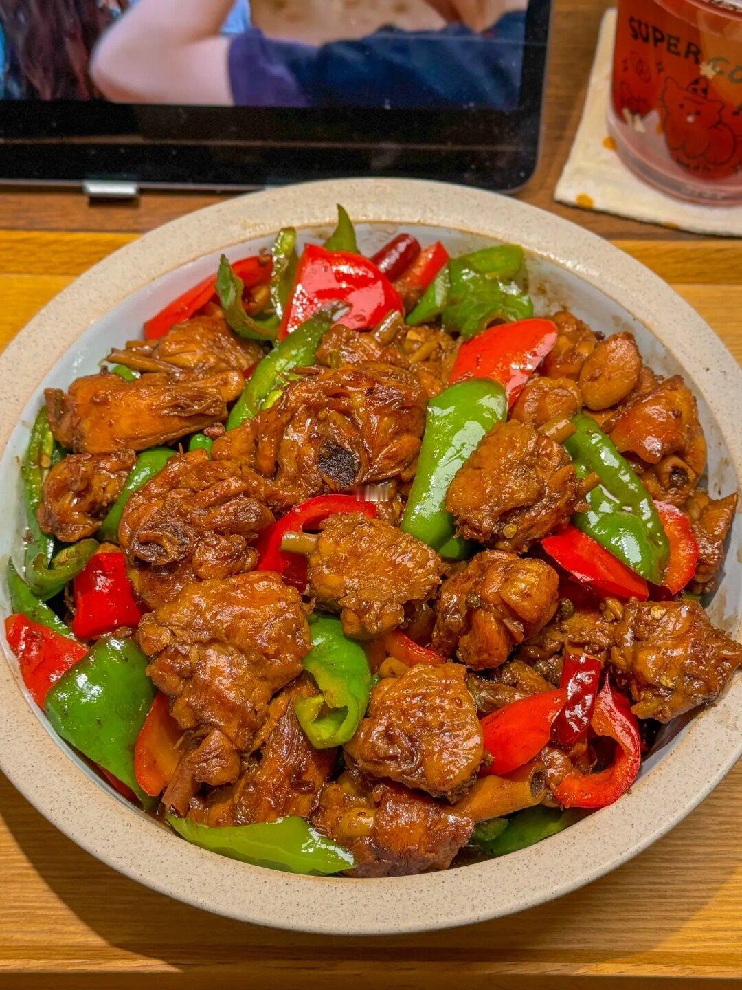 这山东炒鸡你就吃吧！！一吃一个不吱声！！