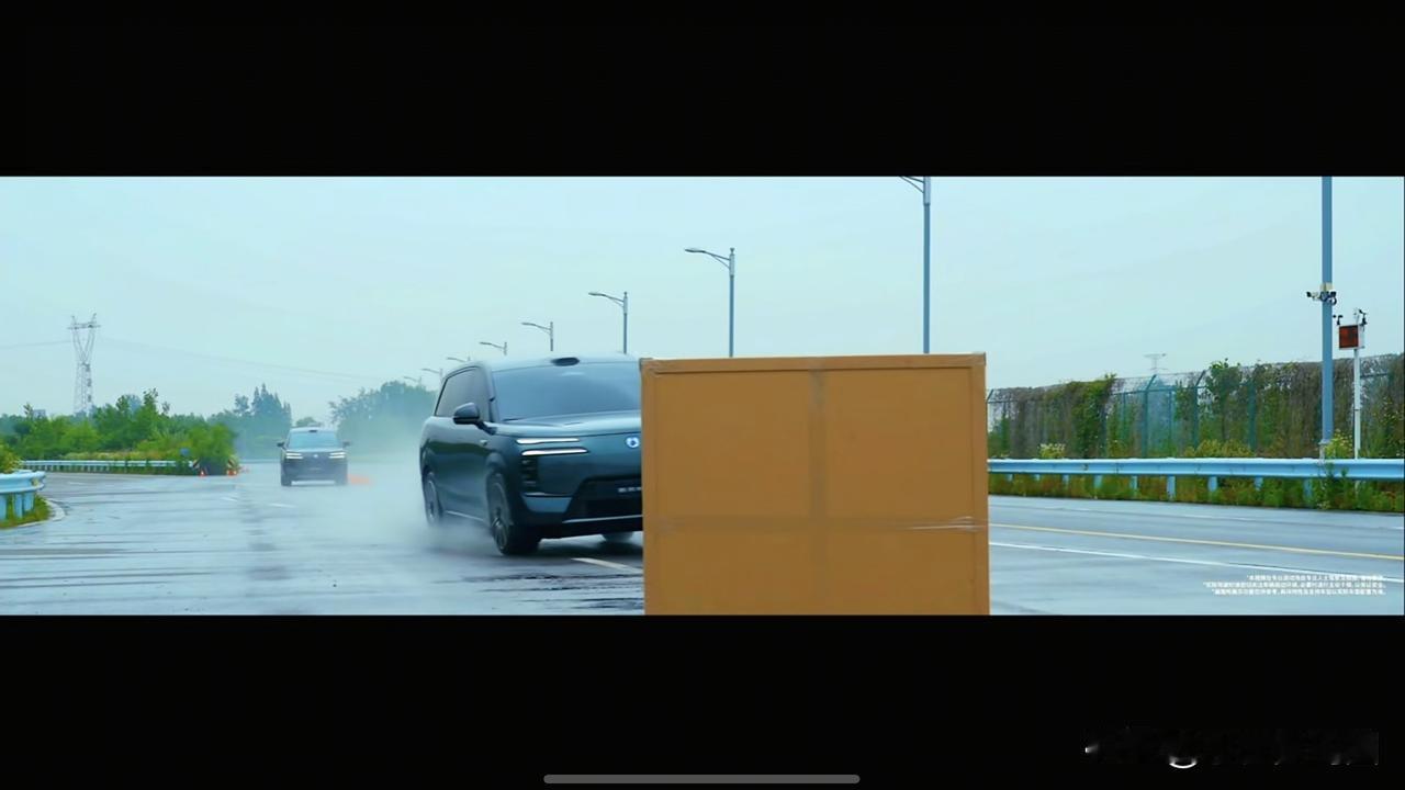 腾势N8L闪充版发布会太猛，12级横风150km/h时速、120km/h湿滑路面