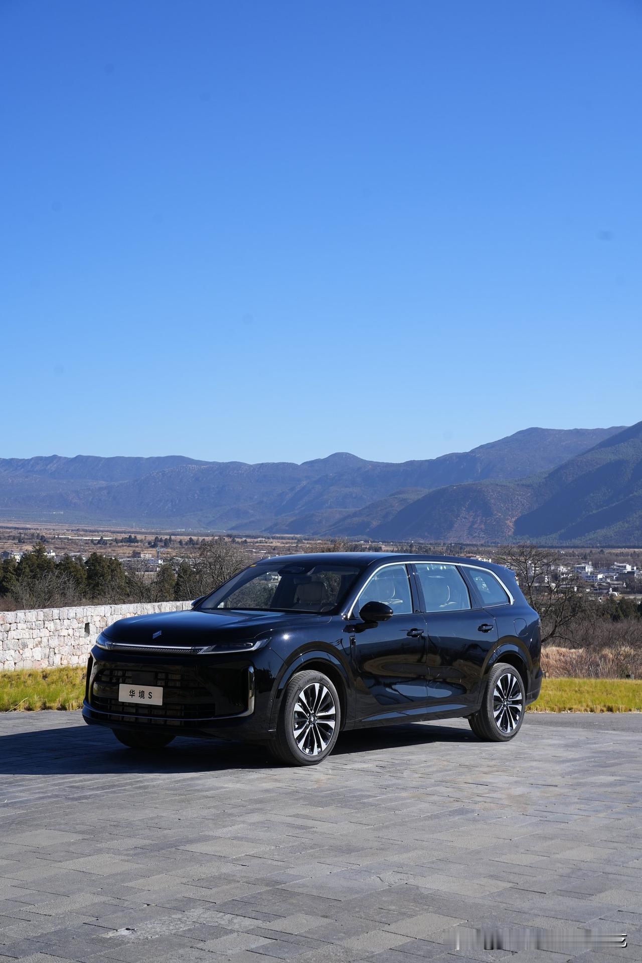 华为虽不造车，却一举拿下车企半壁江山，连马斯克都为之惊叹，比亚迪也不得不承认，华