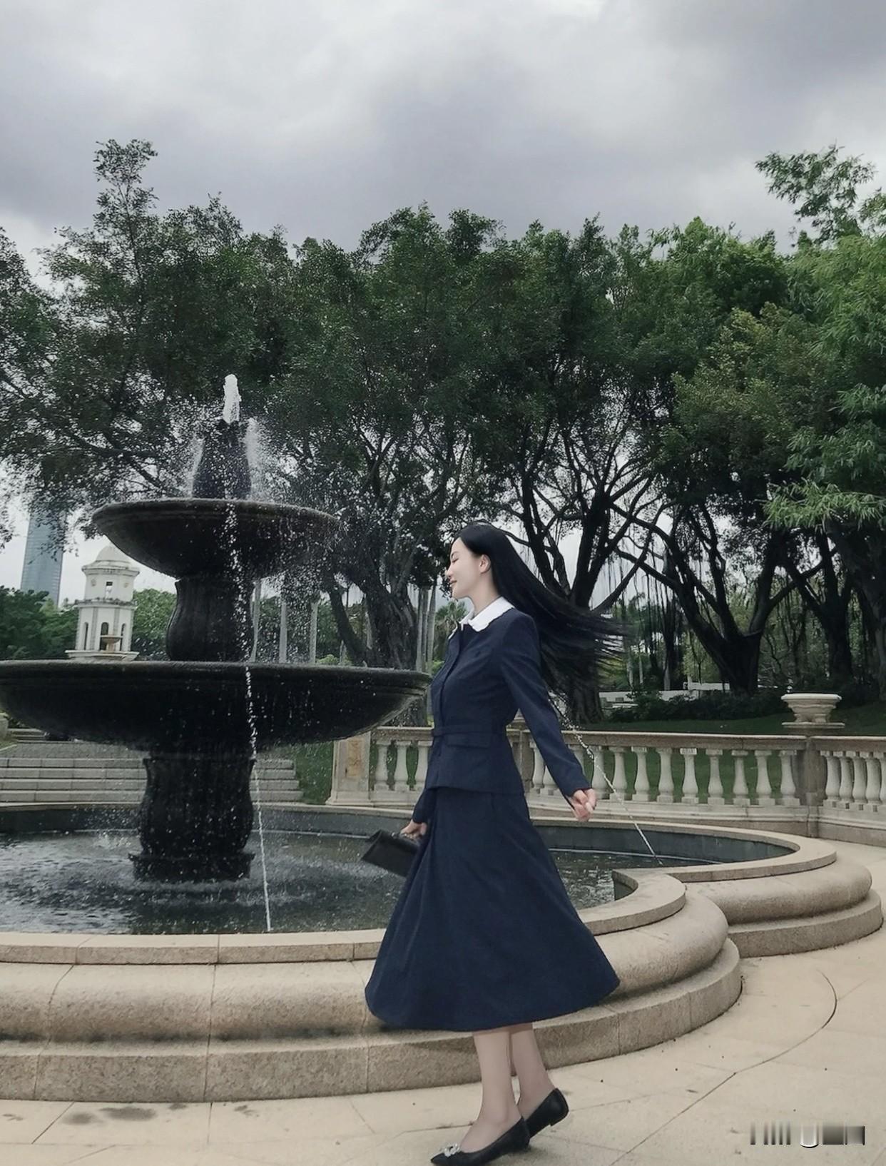 哇，什么样的美女才能称得上迷人呢有些女人第一眼不算惊艳，但越看越有味道。她们眼里