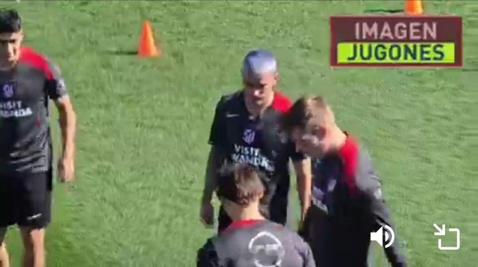 格里兹曼换了新发型 