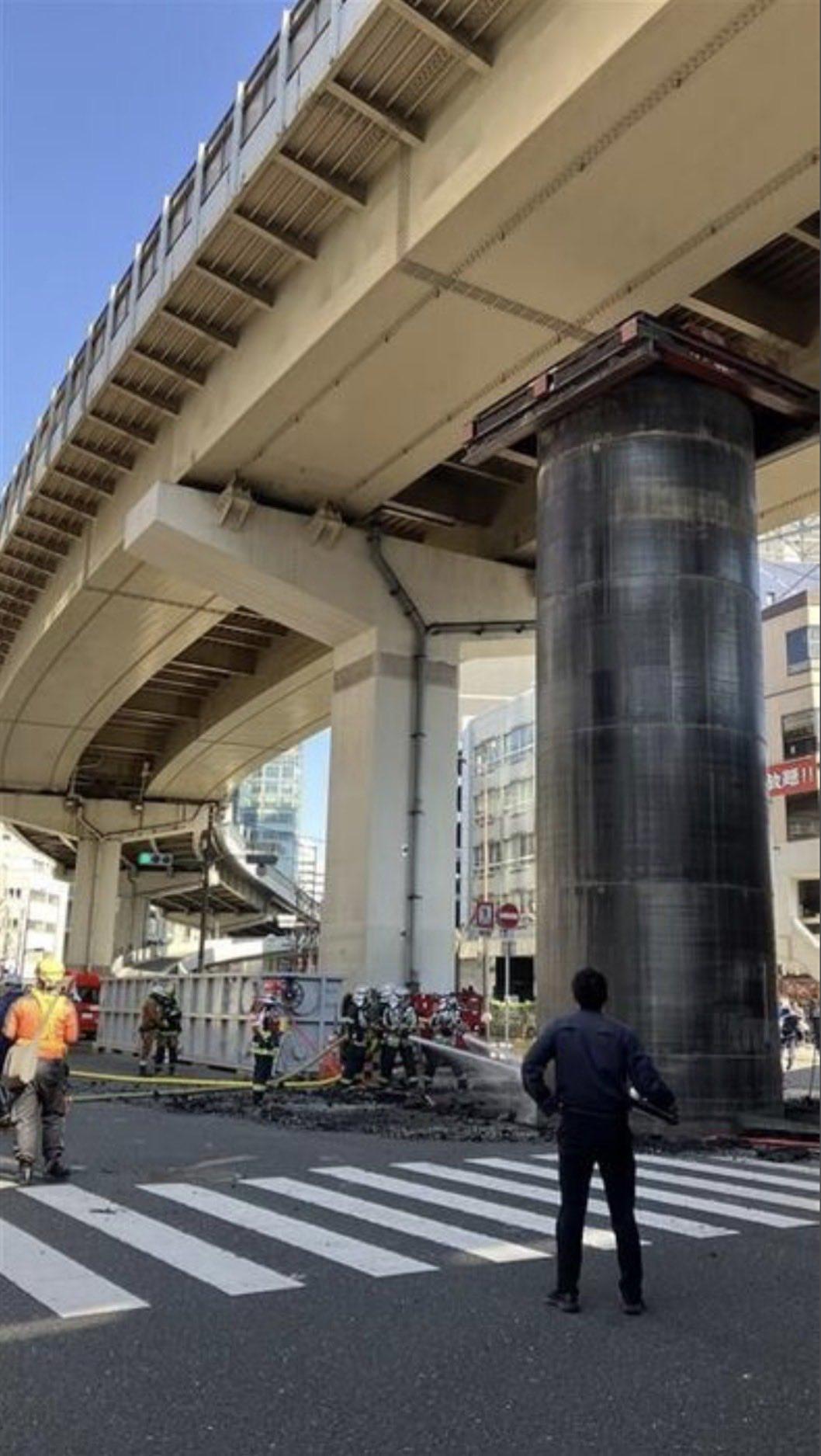 大阪梅田区清晨发生的一起真实事件：一条正在进行下水道施工的18米长雨水管道因水压