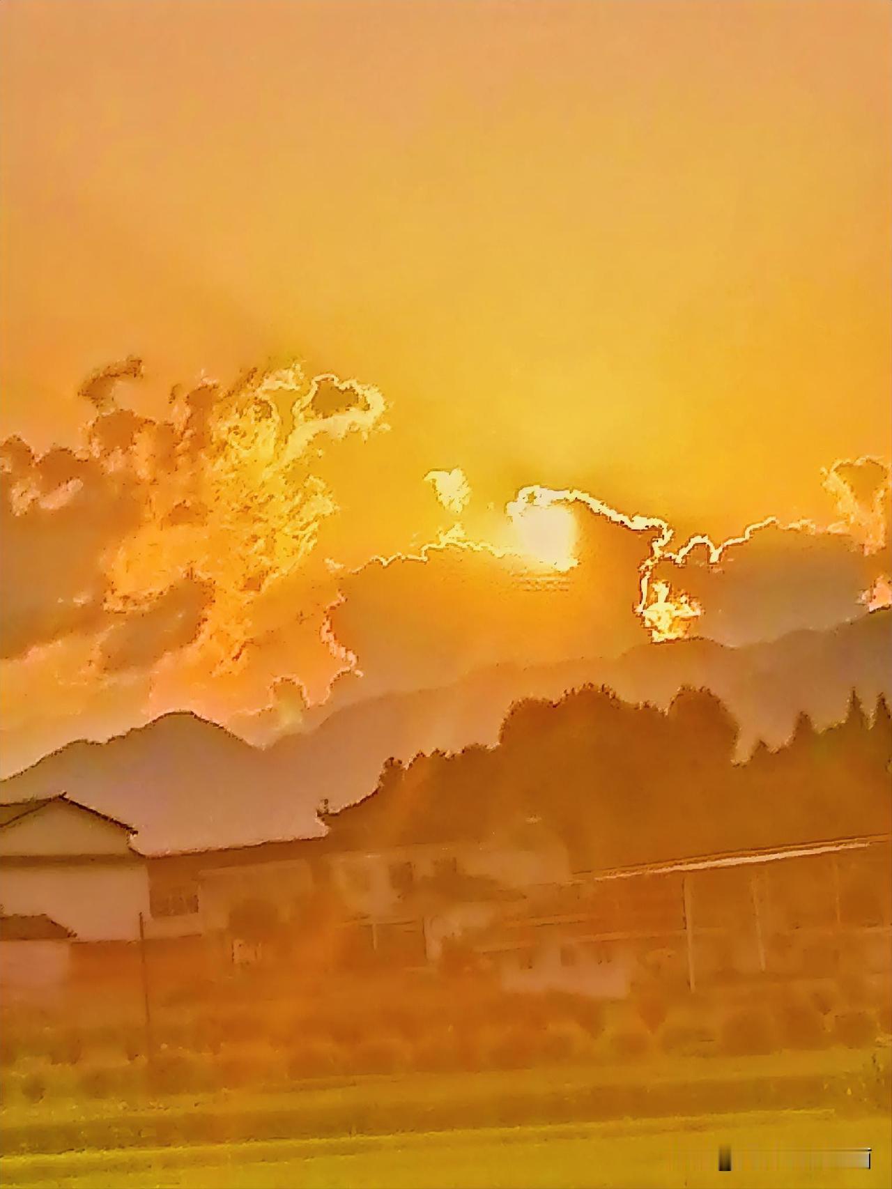 《晚霞如画（西安李林7月9日摄于汉中城固）》