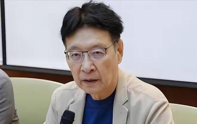 赵少康说自己是“亲中华民国派”
        问赵少康：中华民国早在一九四九年