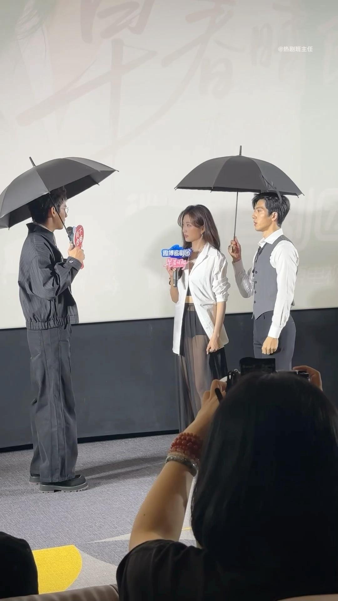 井柏然刘小北狭路相逢名场面井柏然刘小北正面交锋《早春晴朗》雨中情敌对手戏氛围感拉