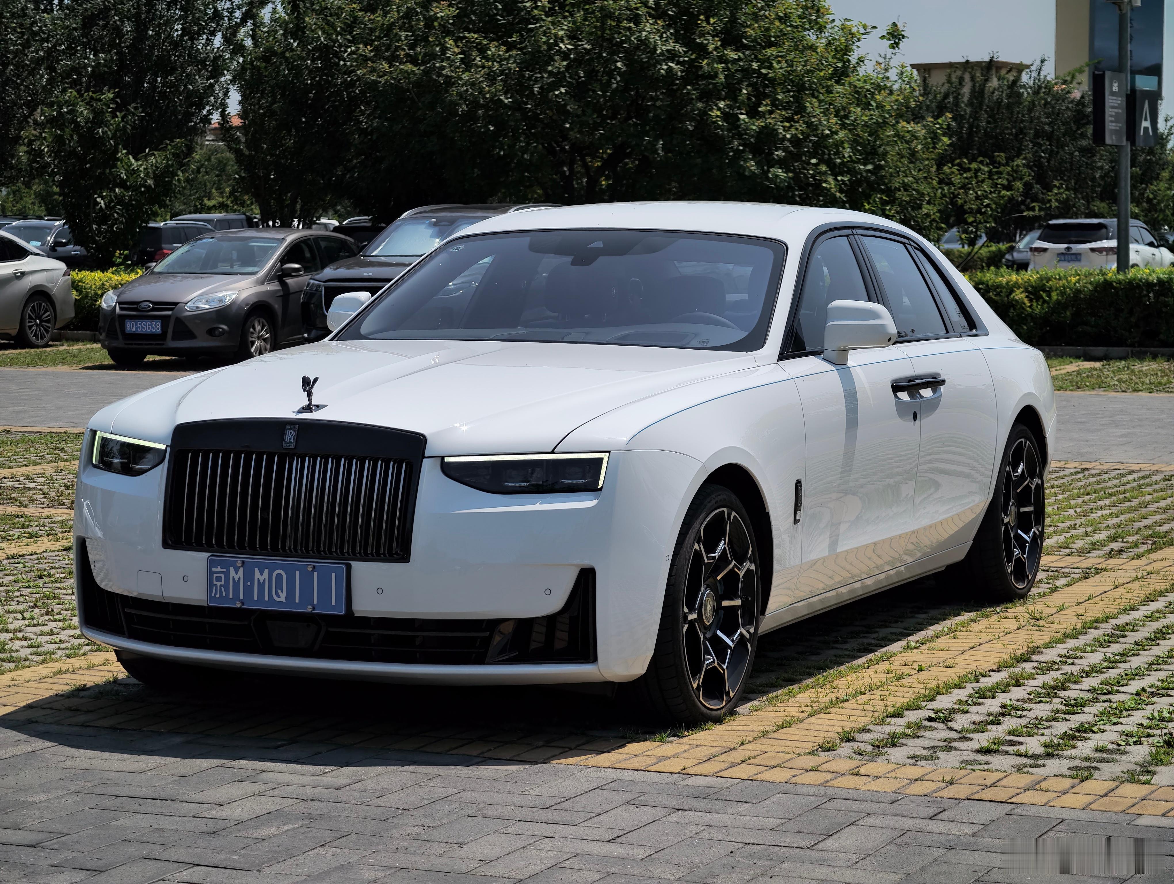 劳斯莱斯BLACK BADGE古思特系列II，200公里的新车，据说我是国内第一