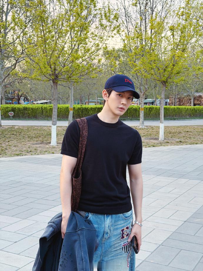 邓为营业了，越简单越帅！状态非常好！ 