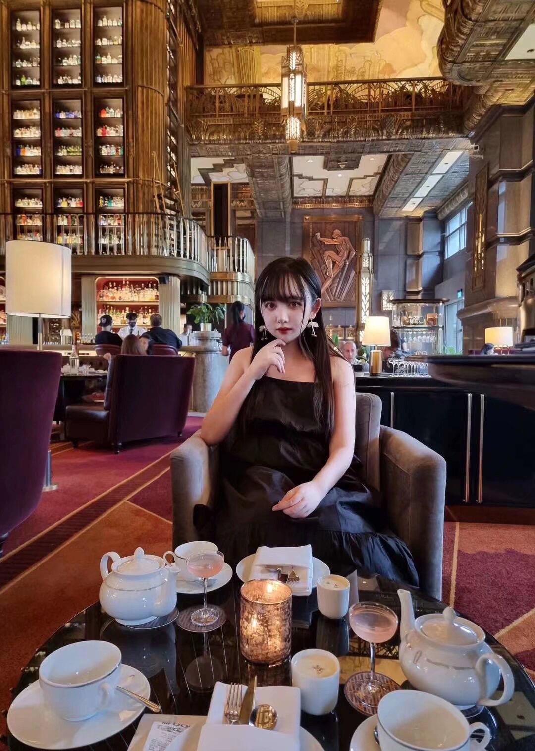 想说些漂亮的话哄你，可是想来想去最漂亮的只有你了。