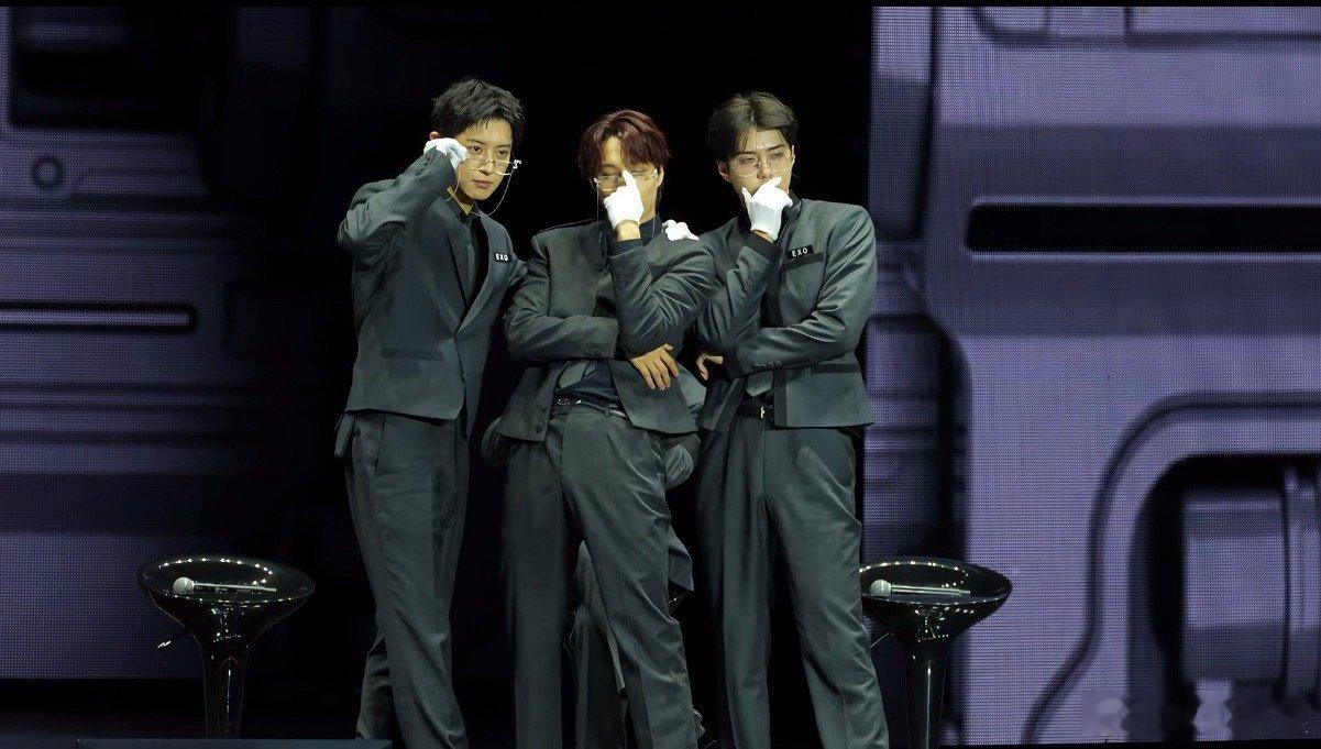 朴灿烈金钟仁吴世勋这辈子算是离不开他们三个了 