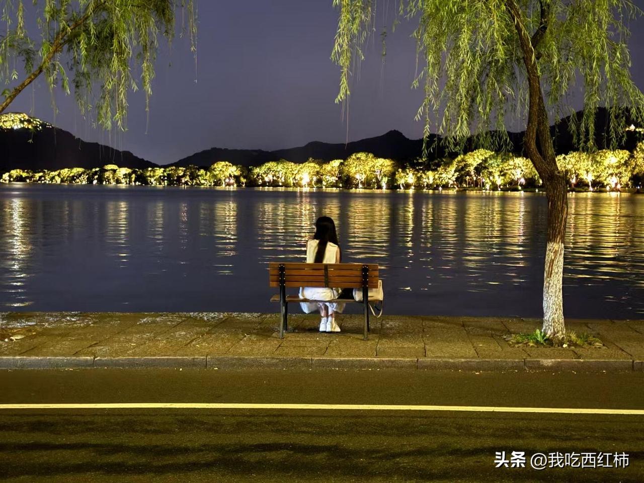 播客说鼓励二十多岁的女生适当降低择偶标准
今天刷碗时随手点开了一个热度还可以的播