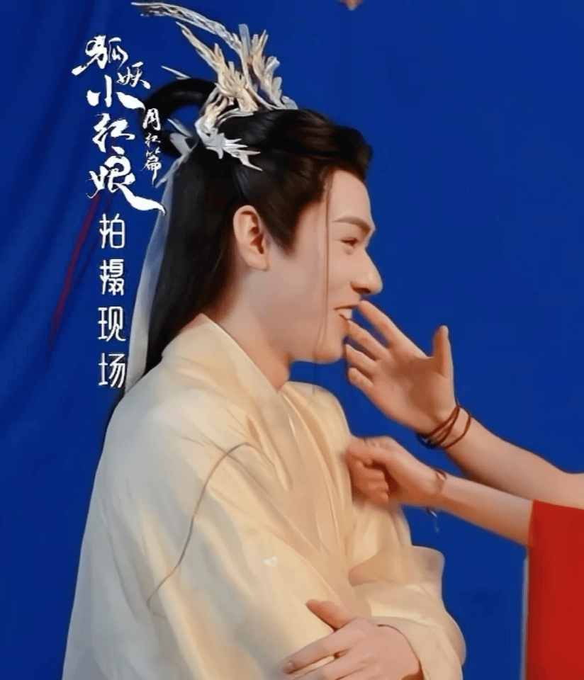 #龚俊给曾舜晞周雨彤发红包#龚俊：“拉大群太不尊重别人了，我每个人都是重新打字发