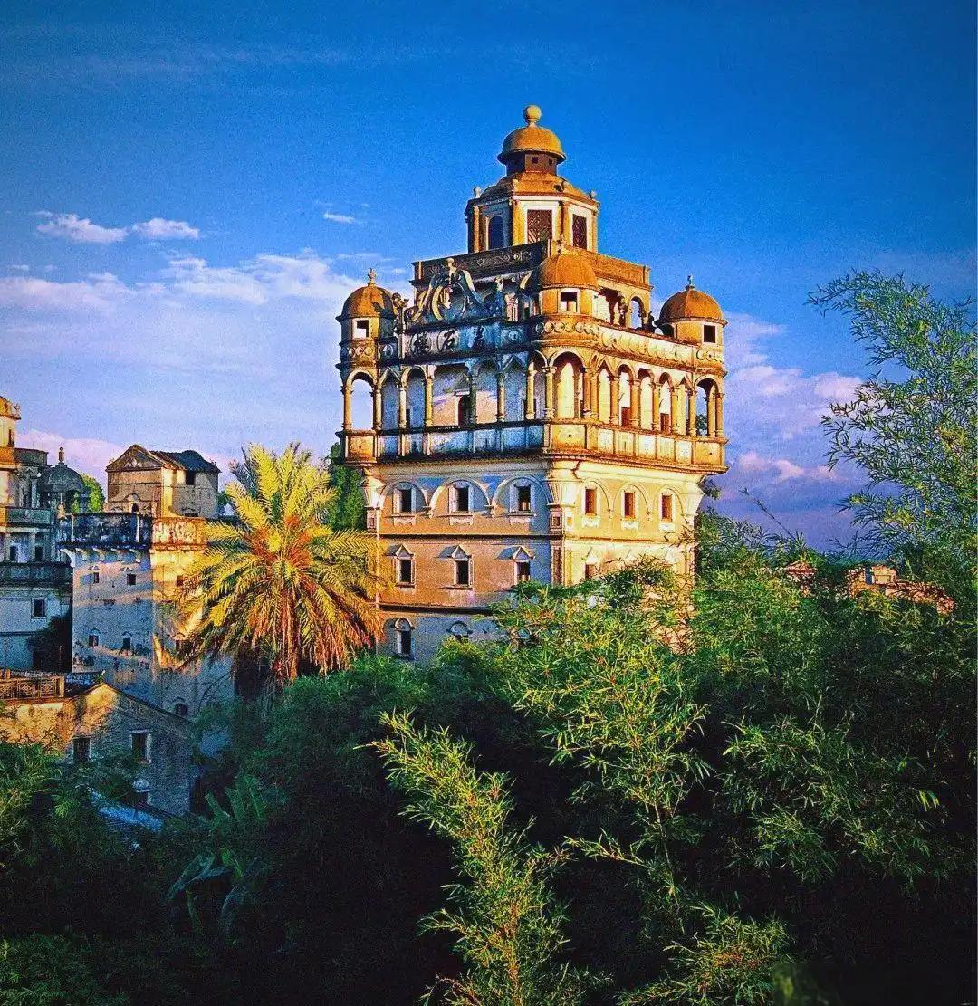 开平碉楼给我的印象，那简直太深刻了。之前去开平玩，一看到碉楼就被震撼到了。这些碉