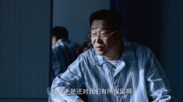 王景春微微一笑大事不妙 谁懂啊！王景春演的吴国豪一笑，我就忍不住攥紧拳头，这笑容