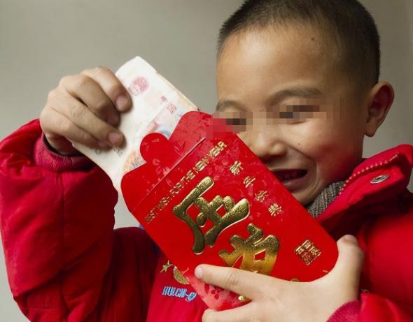 都是压岁钱惹得祸！

带着四个孙子去拜年，就为了挣哥哥的压岁钱。这姑姑的算盘，打