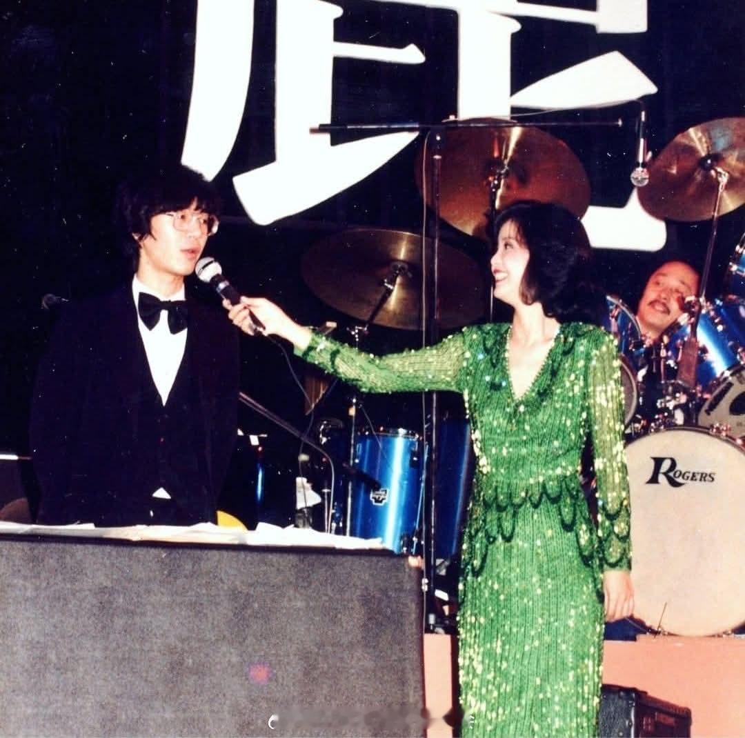 1981年，新加坡巡回演唱会。邓丽君