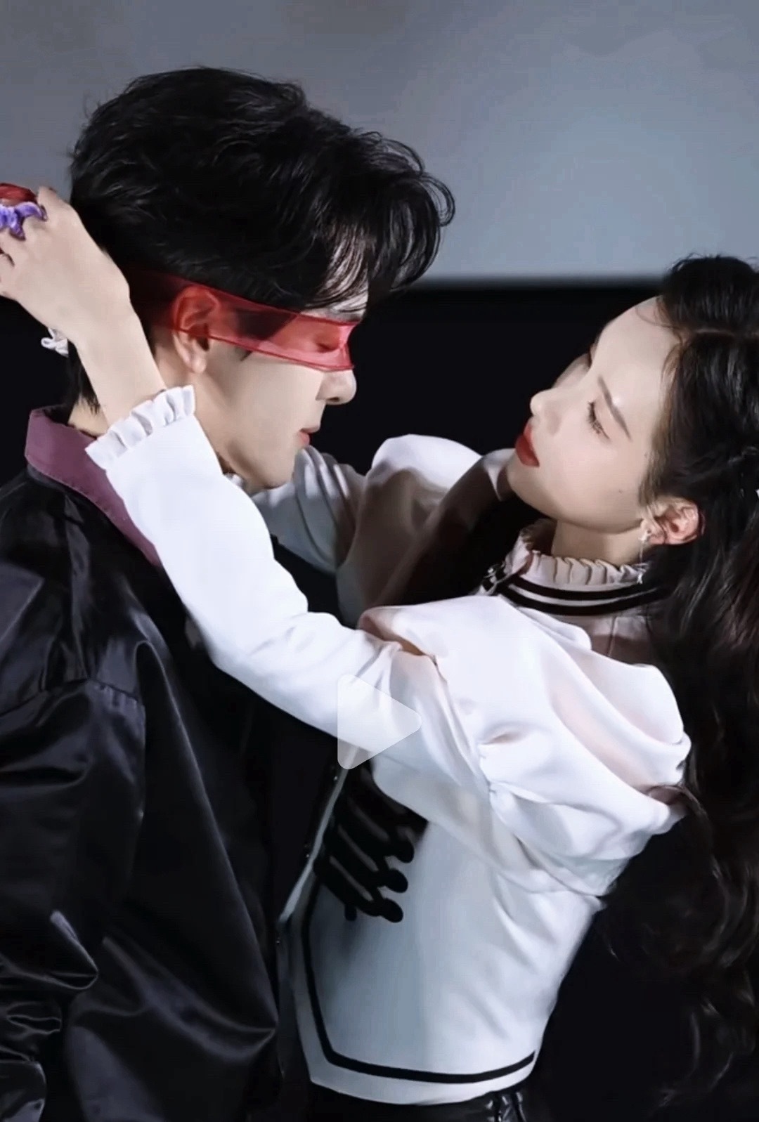 ？啊，大大方方营业有啥不好的，感觉又是恨明月高悬不独照我文学哈哈哈… 