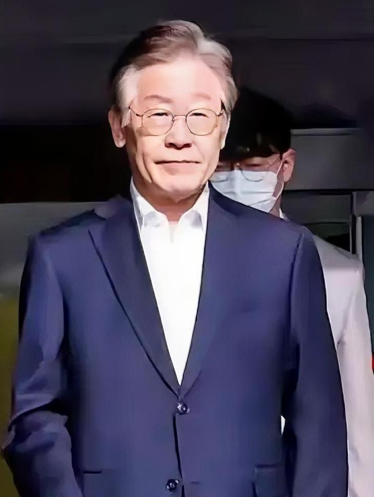 韩国总统府青瓦台火速回应特朗普关税威胁！1月27日，针对特朗普放话要提高对韩关税