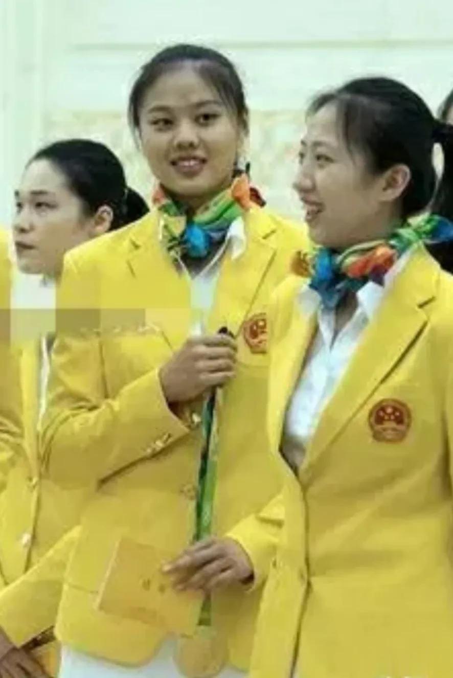 中国女排国家队，今年的比赛任务基本全部结束，在11月份联赛开打前，当务之急是姑娘