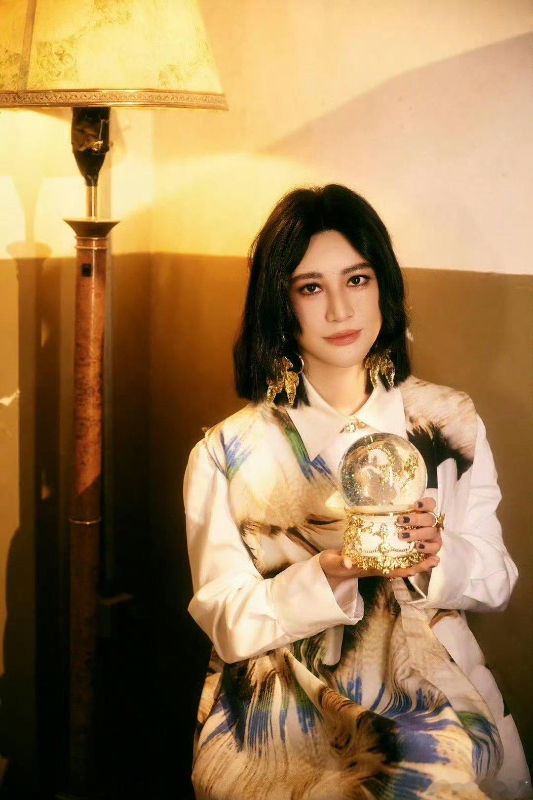 尚雯婕回应代班华晨宇魔丸 声鸣远扬 魔丸风气传染实锤？尚雯婕代班一趟，直接被花花