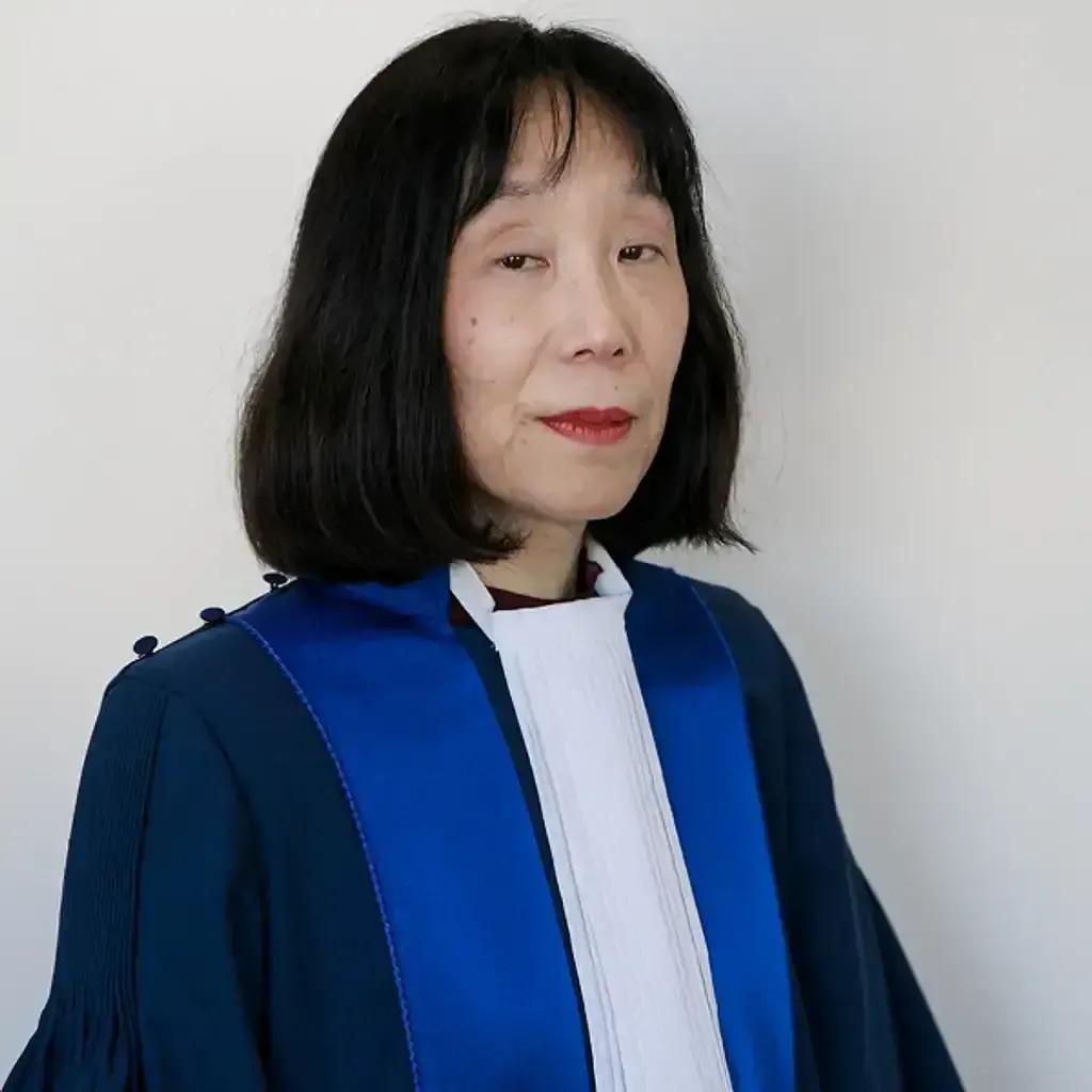 早知今日，何必当初？那个给普京发逮捕令的日本籍国际法庭大法官逃回日本了。

就在