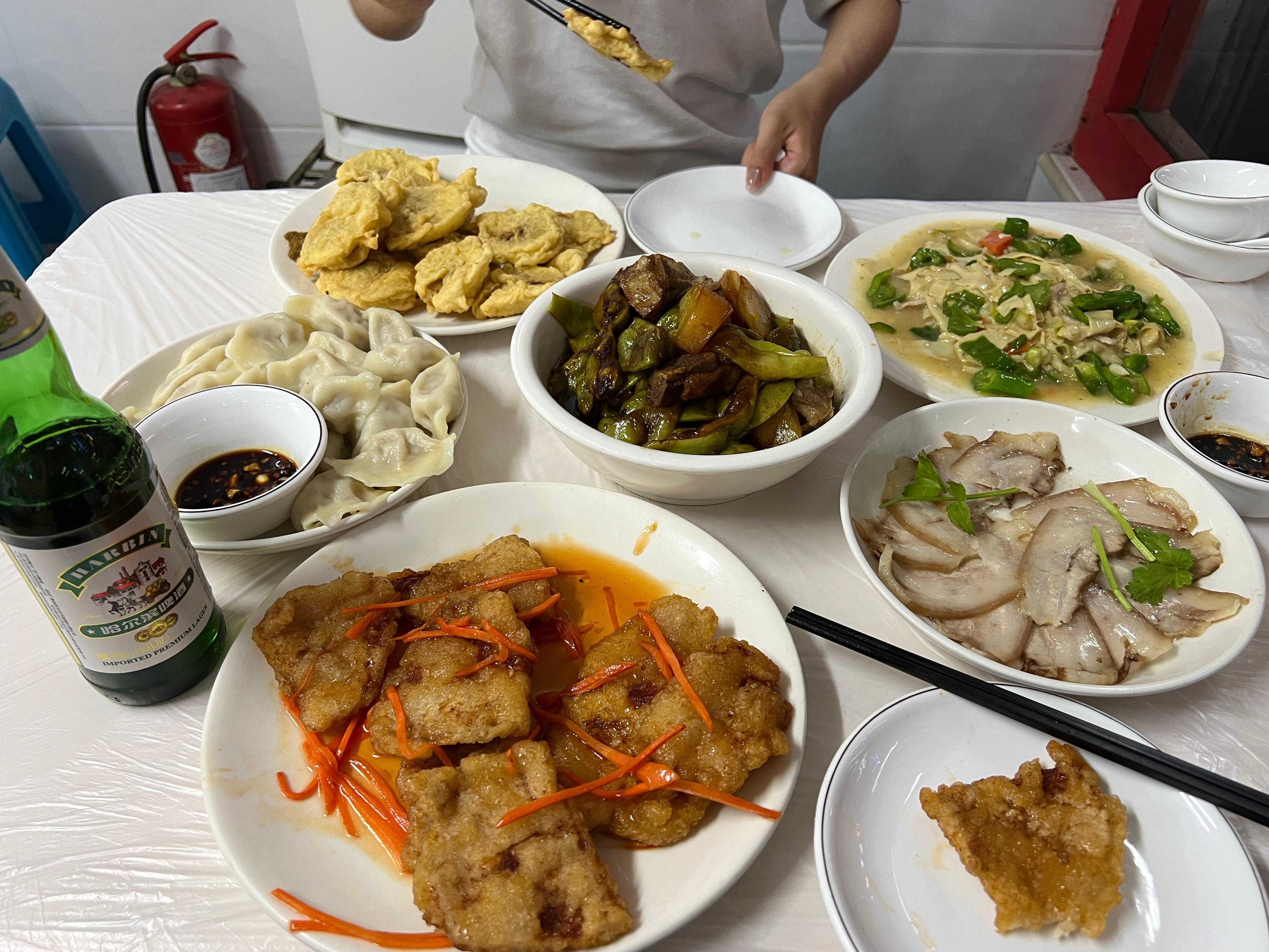 来吃个家乡菜，还算正宗[馋嘴]  ​​​