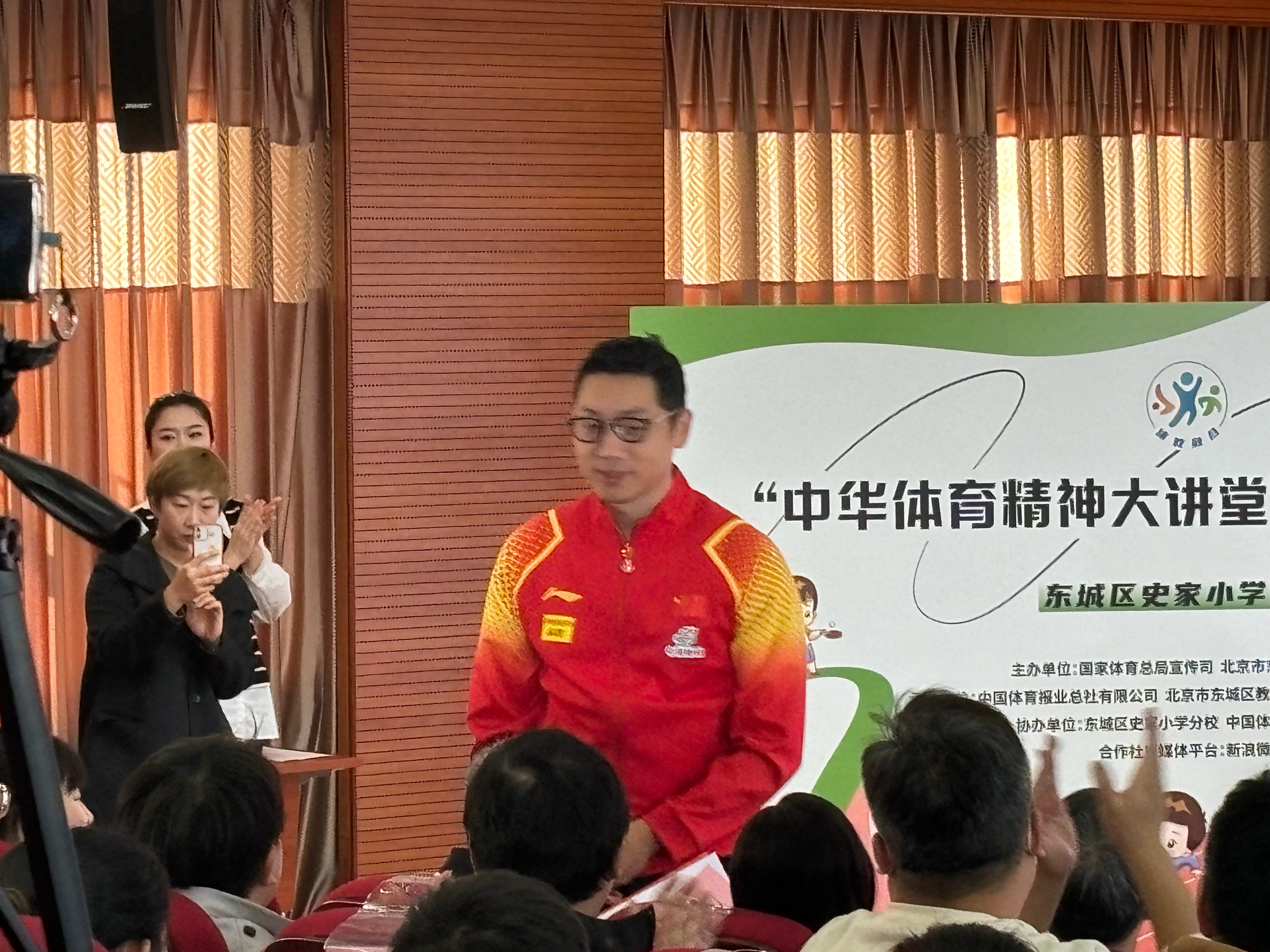 【#冠军体育课#今日开讲】  #中华体育精神开讲啦# 来啦[鼓掌][鼓掌][鼓掌