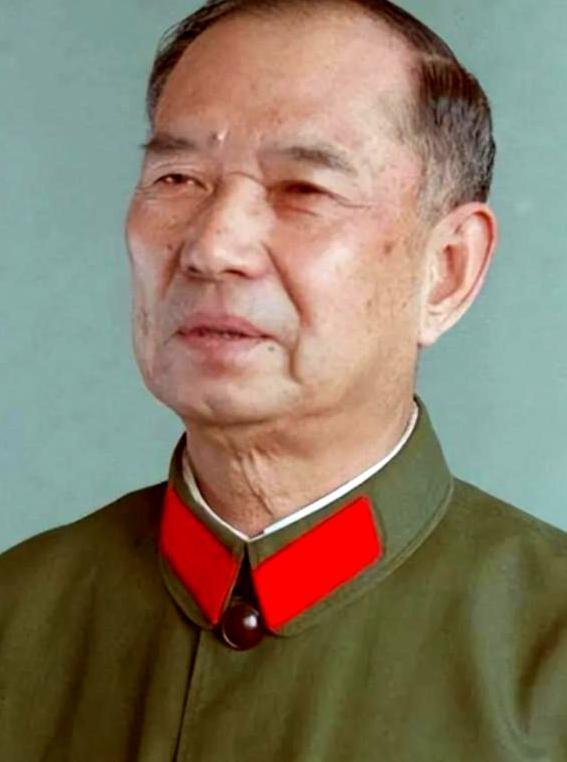 1982年，开国少将尤太忠在检阅部队时，忽然瞥见一位副团长分外面熟，心头猛然一紧