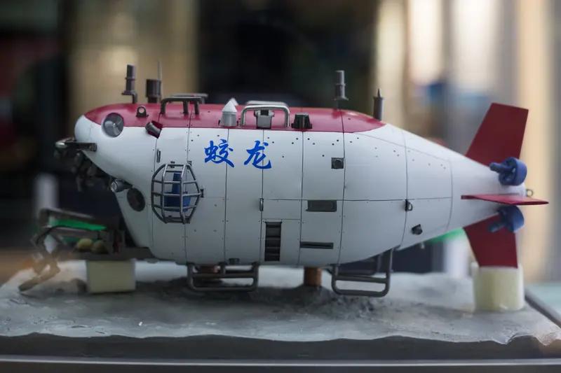 人类在海底生活这事，目前来看有挑战但也有希望。
大海深处环境恶劣，海水越深压力和