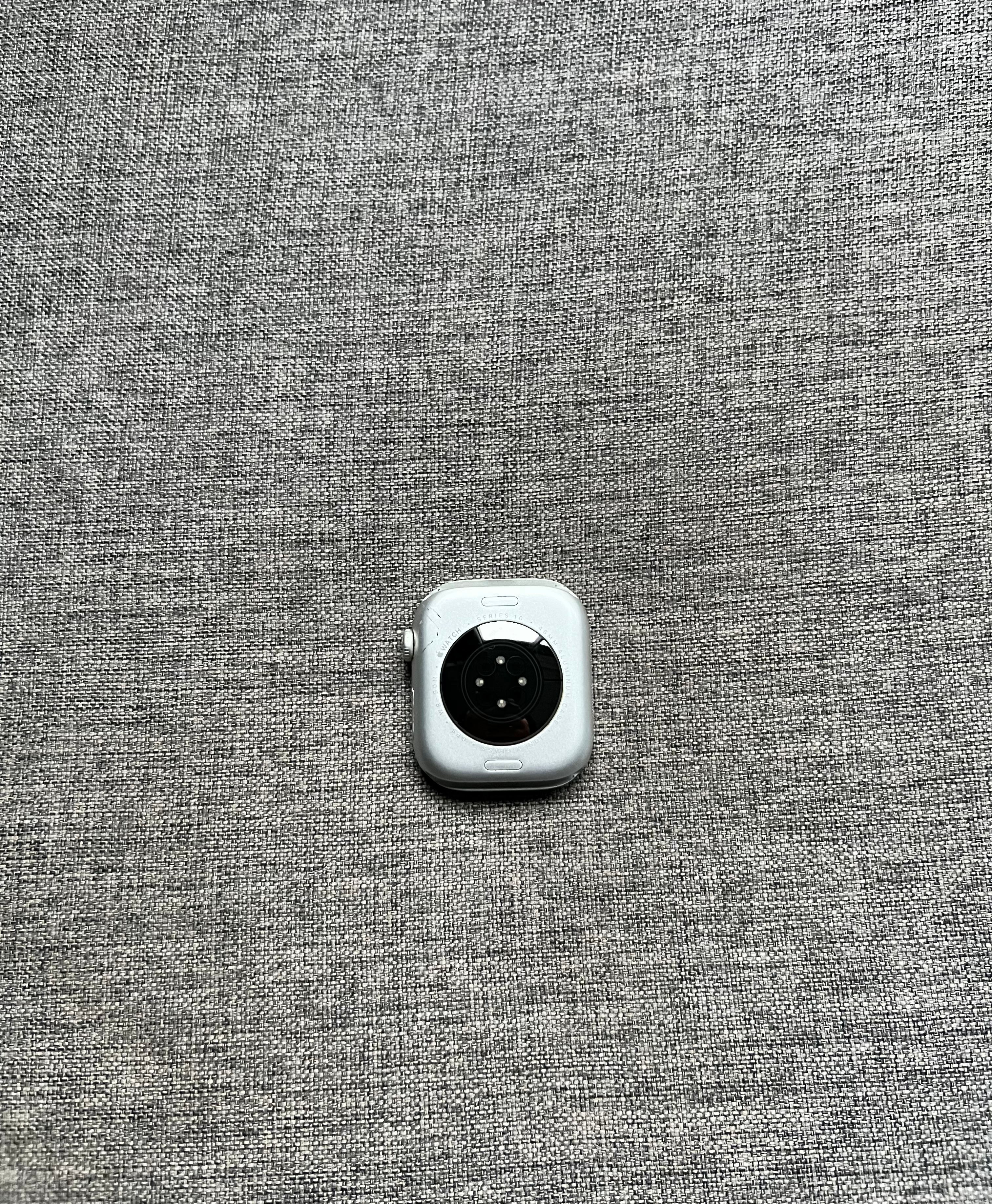 Apple Watch S10 GPS 46mm 铝金属银色+第三方表带，屏幕完