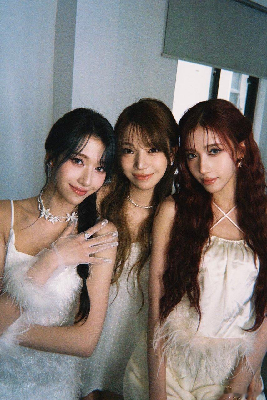 李秀满把A2OMAY宠成公主