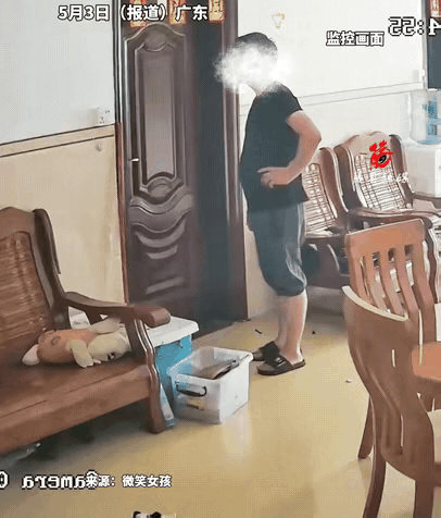 “忍无可忍无须再忍！”广东，一女生耍脾气摔门进卧室竟反锁房门，父亲叫她开门，她就