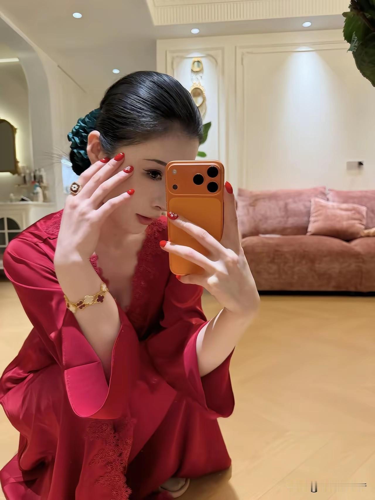 “天尽头，何处有香丘？”这是《红楼梦》中的一句话，文学象征意义十分丰富，我们每个