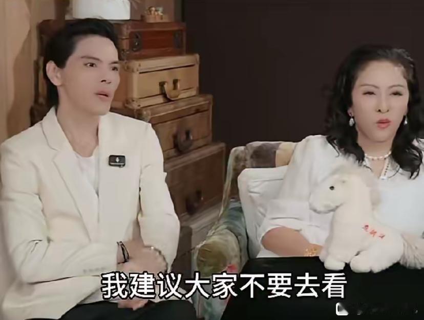 向佐一本正经地说：“《功夫女足》，建议大家不要去看。”都知道向家和周星驰有过节，