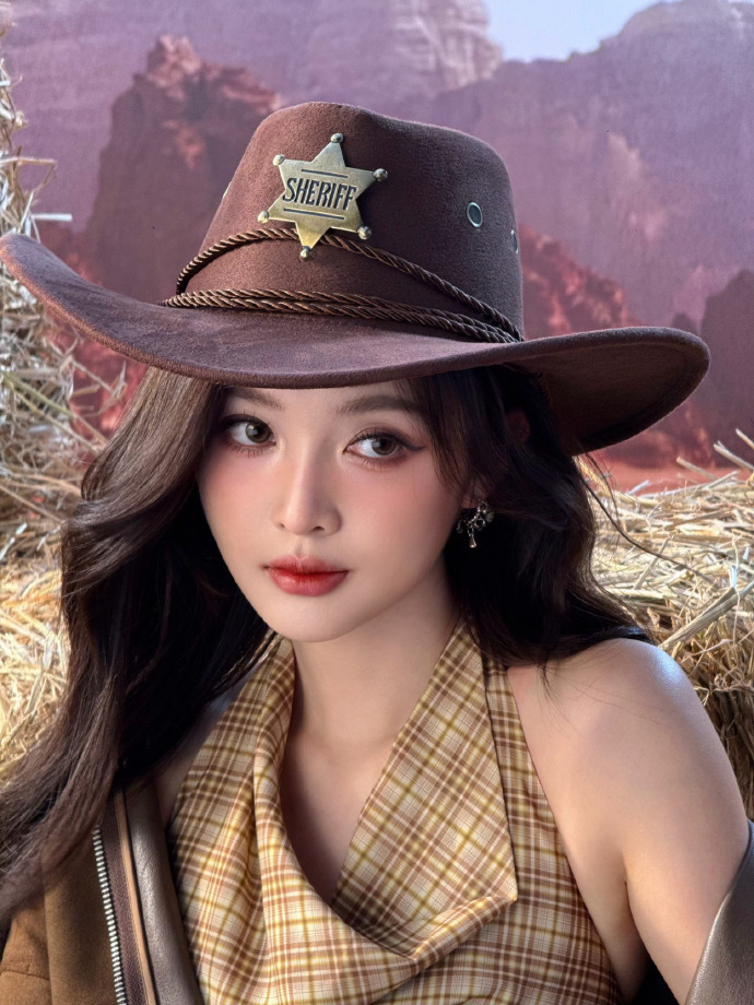 吴宣仪美式复古辣妹风吴宣仪牛仔风情大片吴宣仪这组造型把美式复古诠释得太到位！棕色