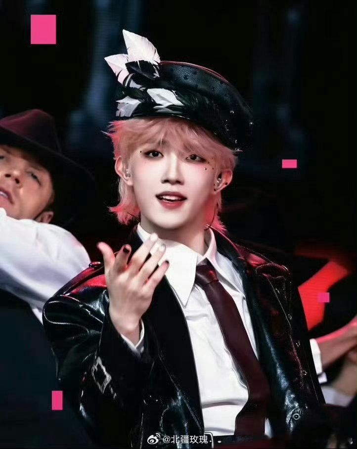 歌手 苏新皓苏新皓拿下《歌手2026》全民举荐歌手推荐榜第一，原创《一天一天》同