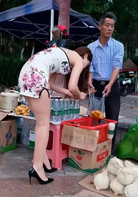 大爷是个实诚人，都不敢睁眼看