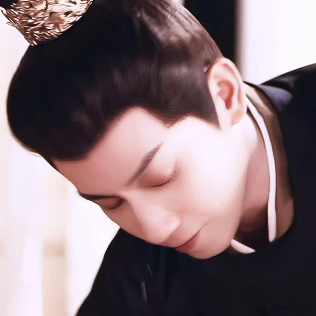 王子奇鼻尖泪王子奇这滴鼻尖泪太绝了！萧瑾瑜半生隐忍，此刻碎成万千怅然，眼睫轻颤的